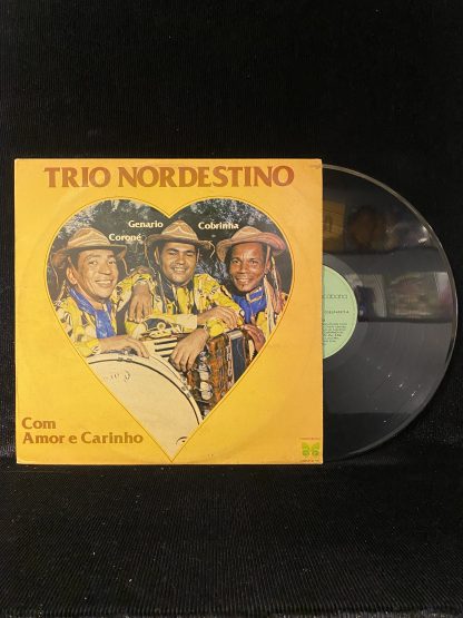 Trio Nordestino – Com Amor E Carinho